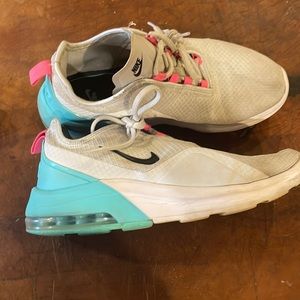 Nike tennis shoes size 9.5